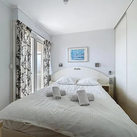 Les Pins Bleus * 앙티브