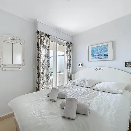 Les Pins Bleus 아파트