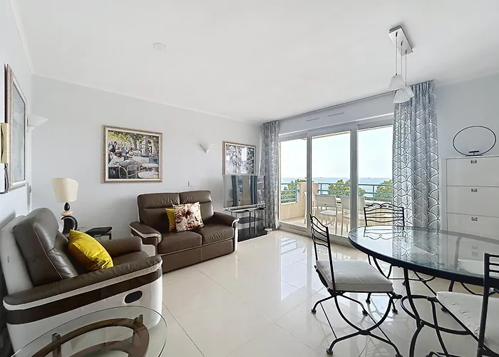 Les Pins Bleus Appartement *