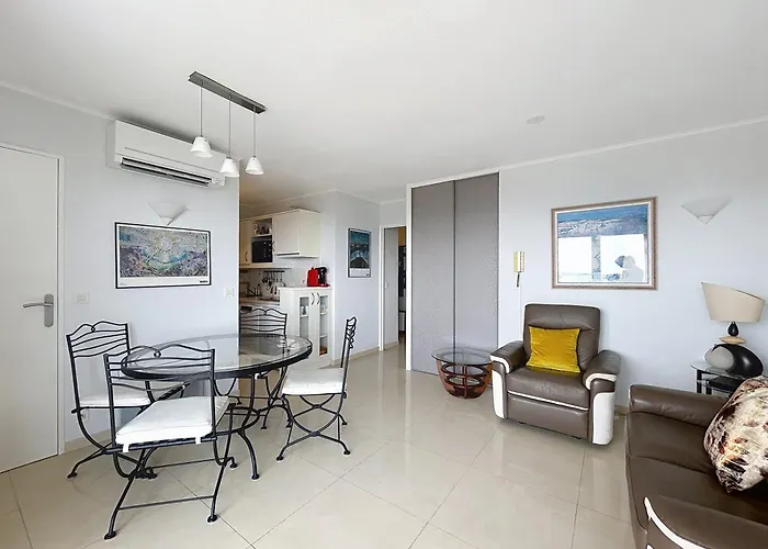 Les Pins Bleus אנטיב